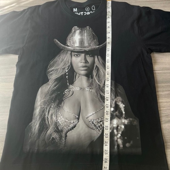 BEYONCÉ, Outside all summer 2023 Tour Tshit - Picture 6 of 7